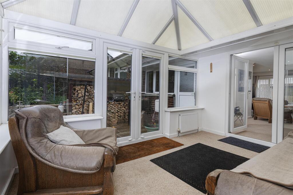 Bramleys Estate Agents - Gleneagles Way - Fixby (3