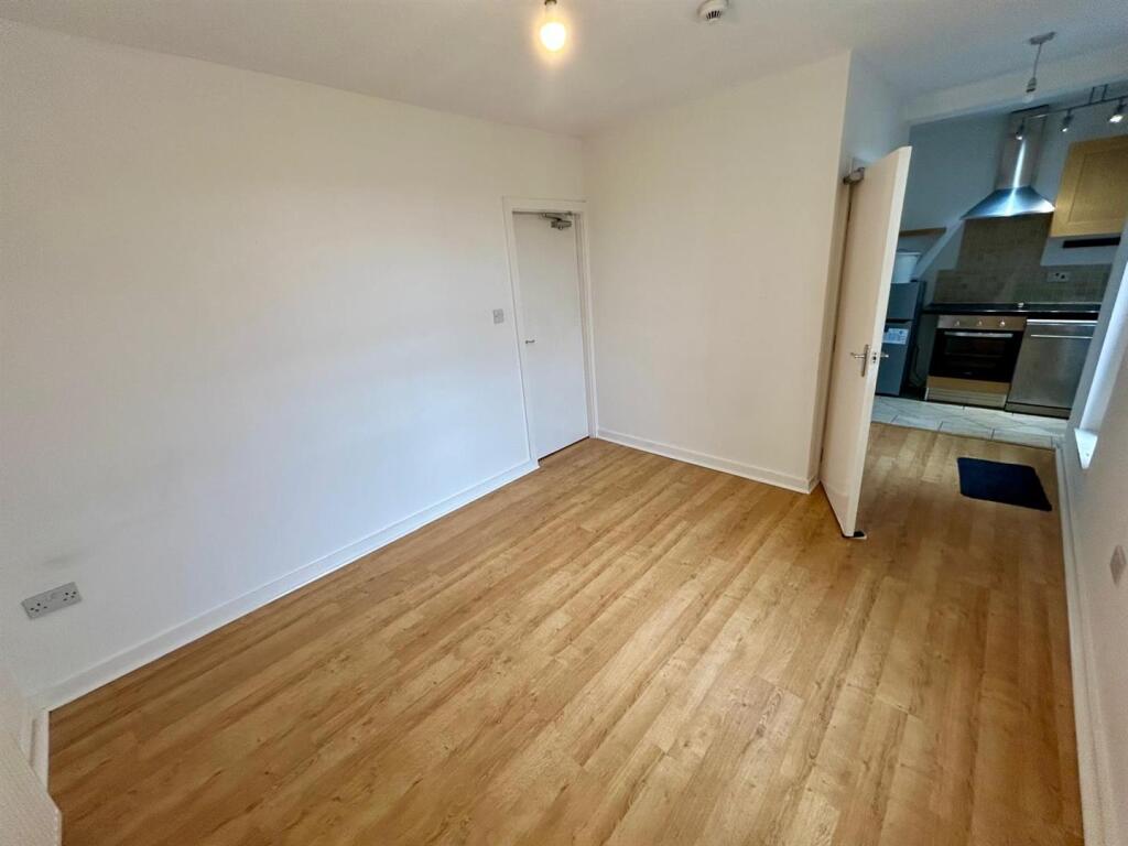 WhatsApp Image 2025-09-24 at 15.14.27_01d13244.jpg