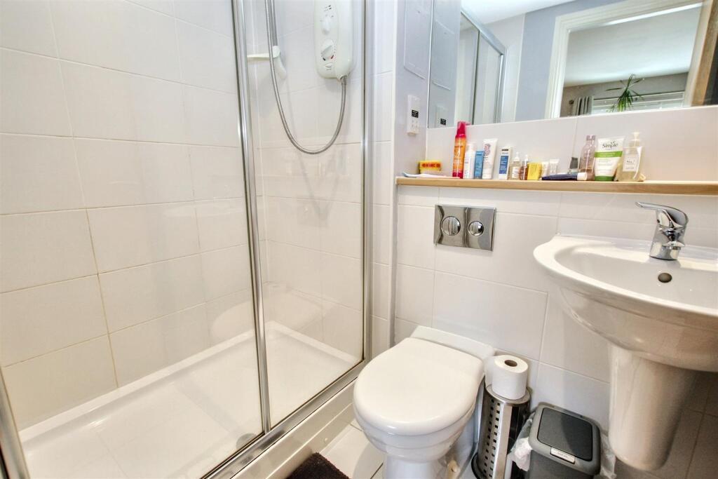 11- Ensuite.jpg