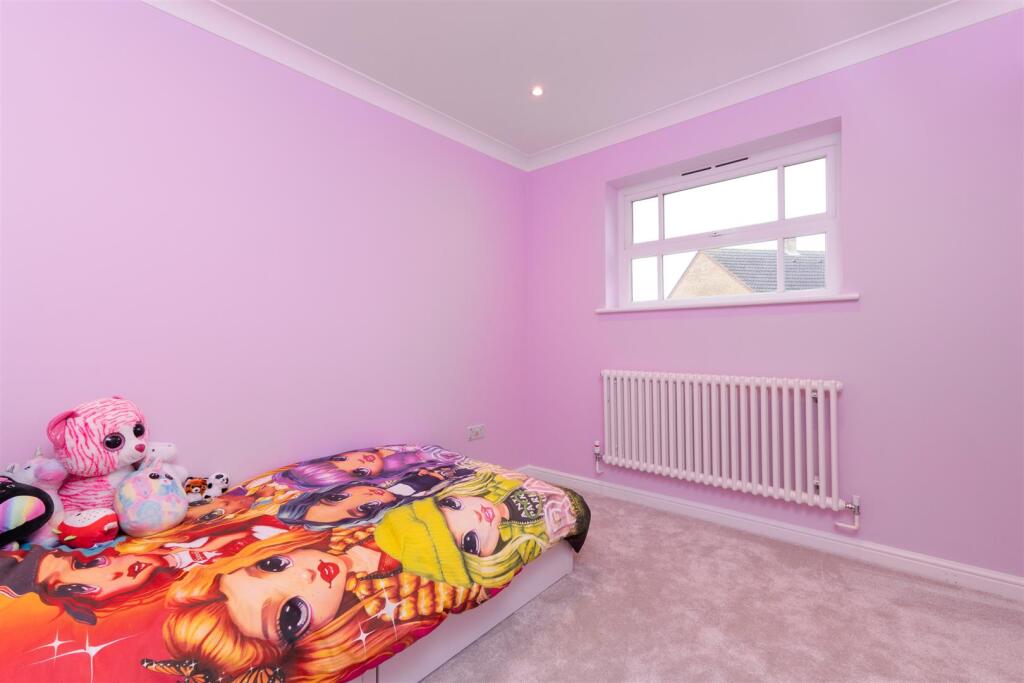 Doulton Close-10.jpg