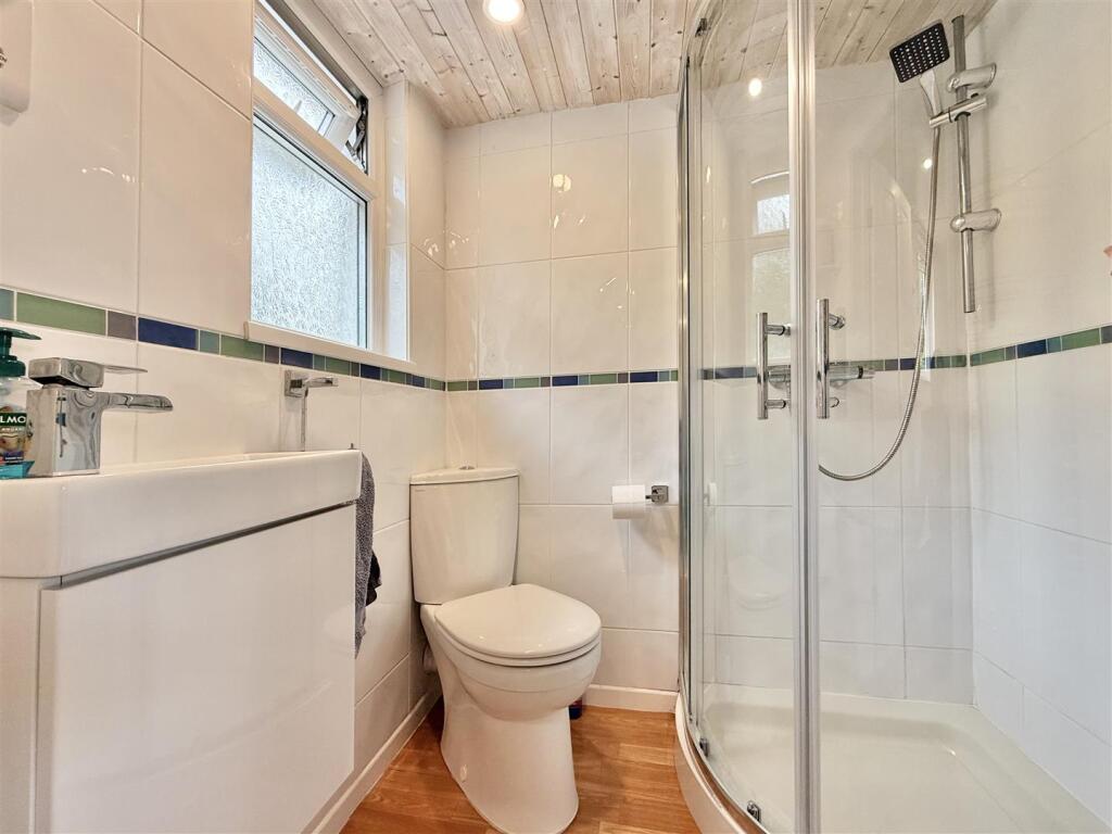 Bedroom 2 Ensuite.jpeg