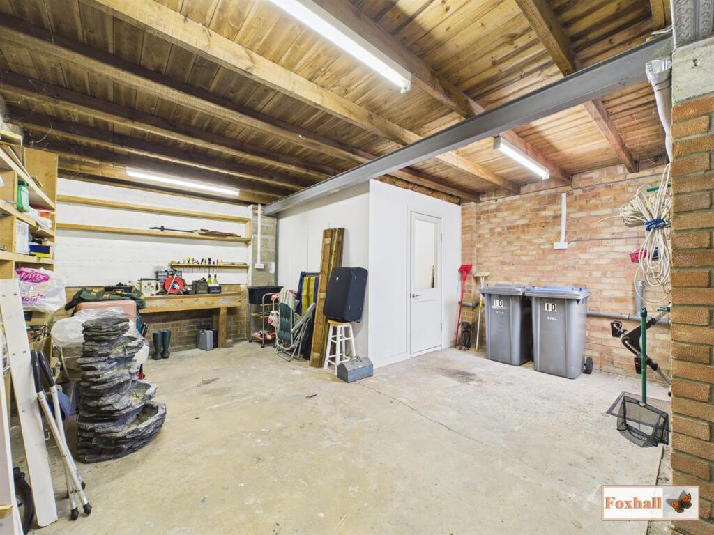 Garage/ Workshop &amp; Utility Area