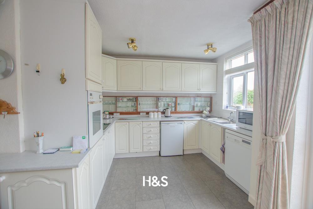 3 northbrook - kitchen..jpg