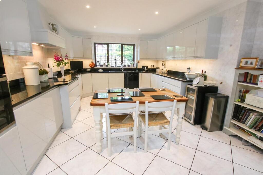 BREAKFAST KITCHEN