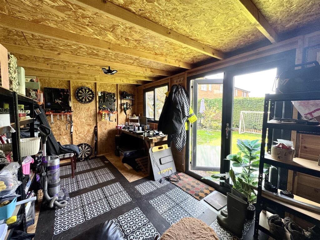 WORKSHOP/HOBBY ROOM