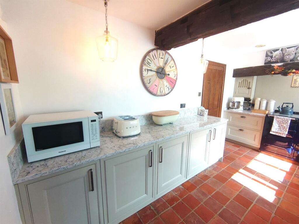 Kitchen c.JPG