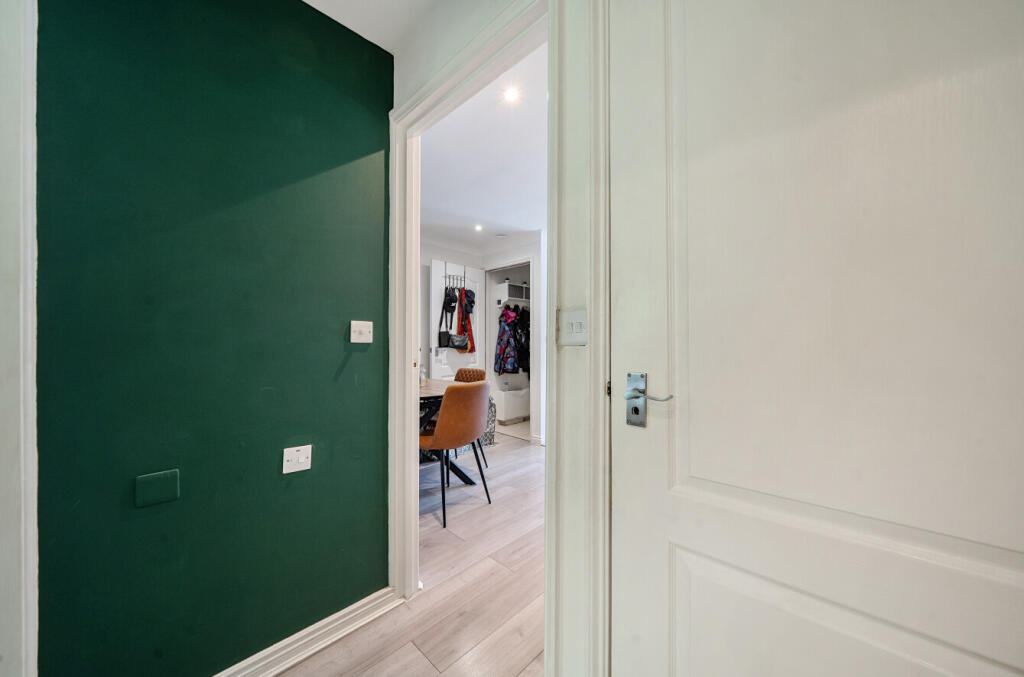 1305886-15-684c33...