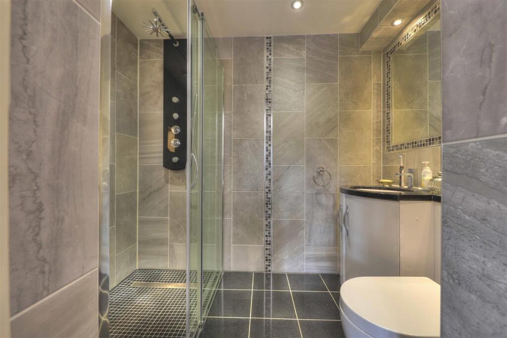 En-Suite Bathroom