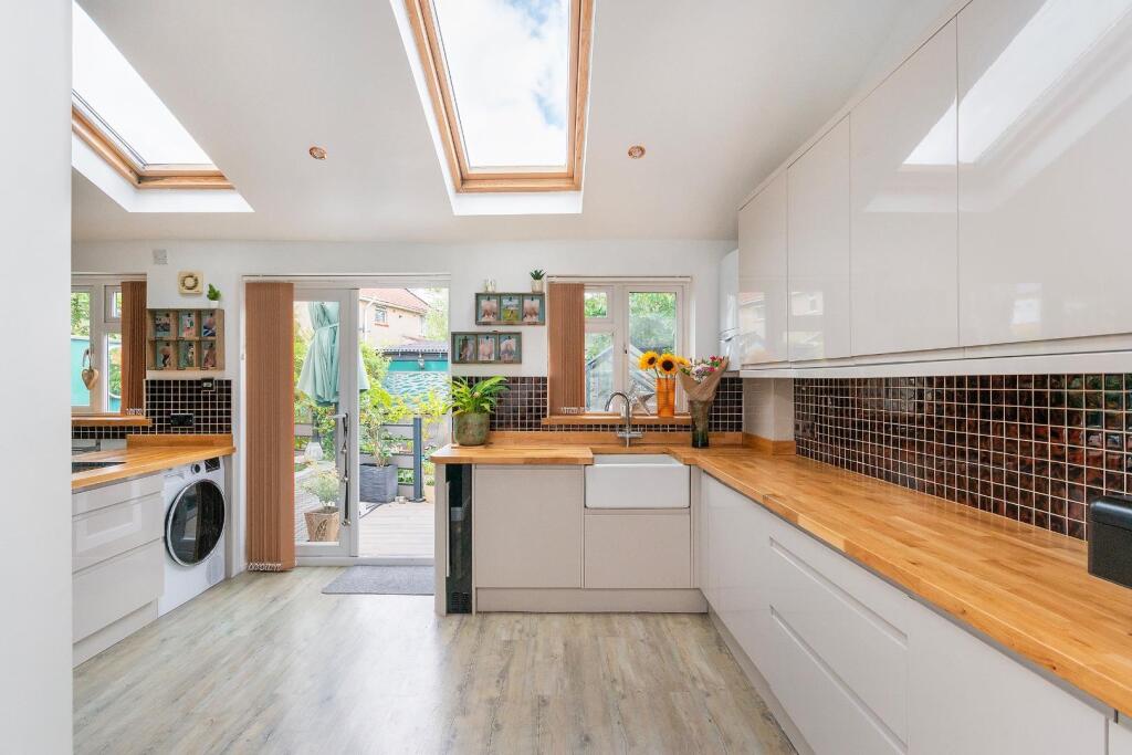 2S5RKE - Kitchen F.jpg