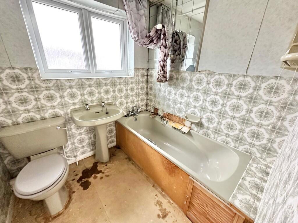 IMG-20251014-WA00...