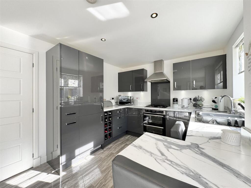 Kitchen/Dining