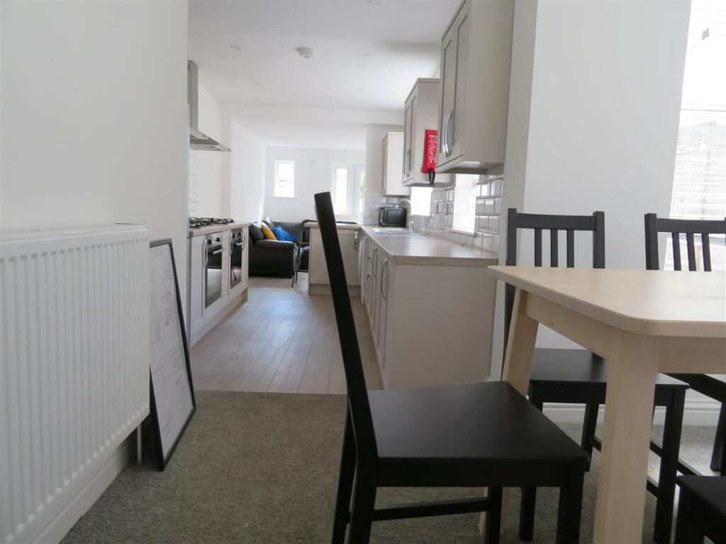 35 Lawson Kitch.JPG