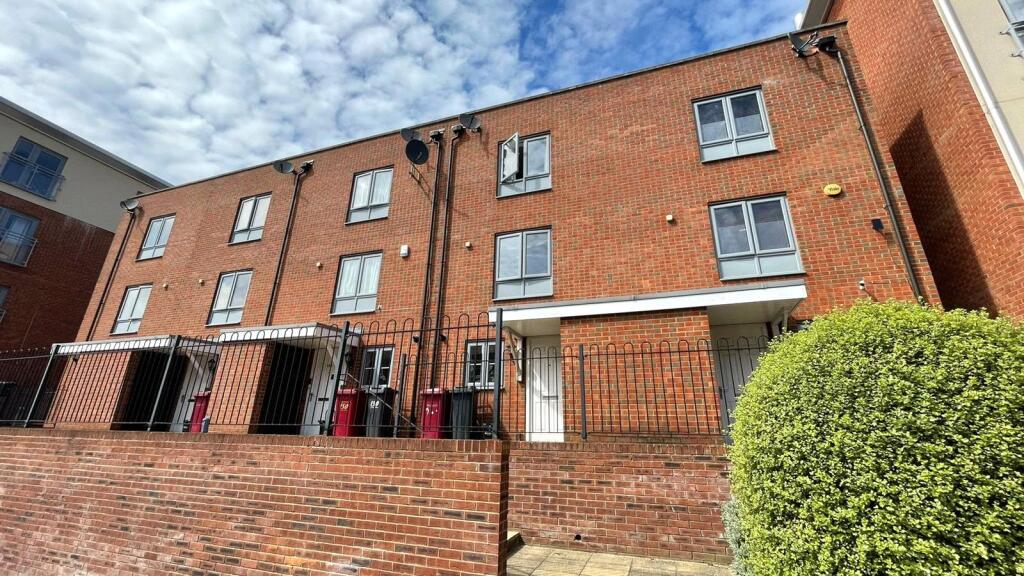 Curzon Street, Reading, Berkshire, RG30