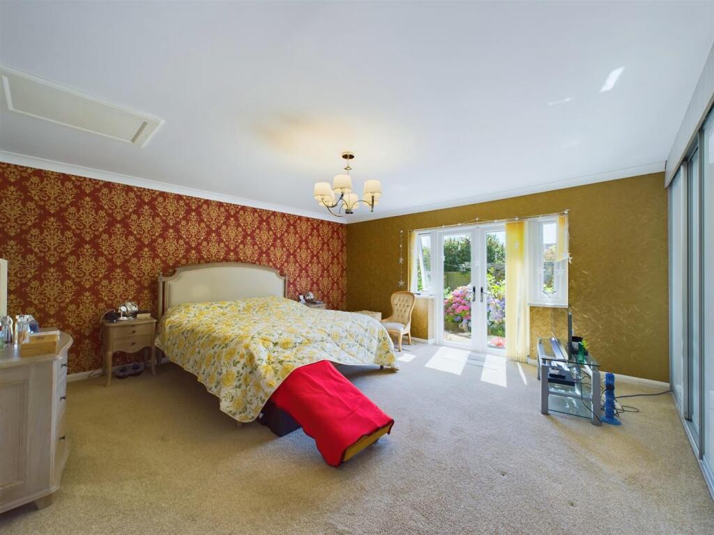 Bedroom: