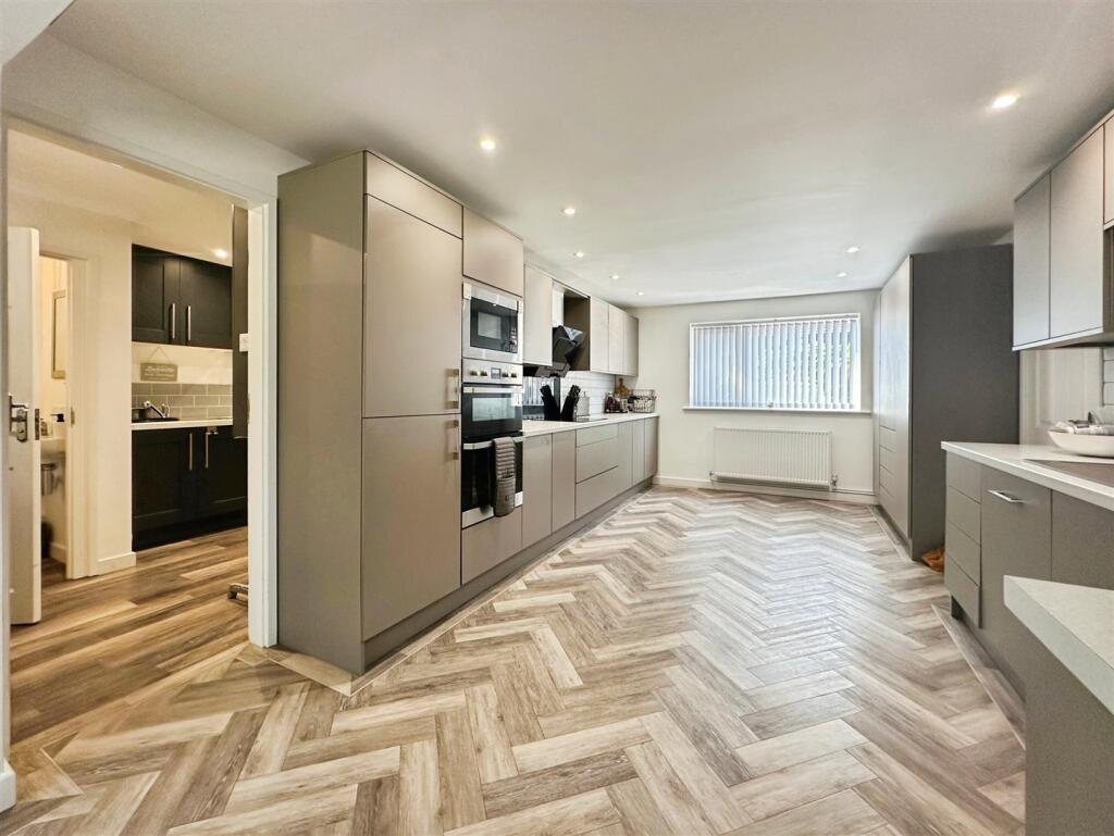 cbd310ed--40C3-BB7B-1F4B3DA5F8A1-97513-00001F0E5FA