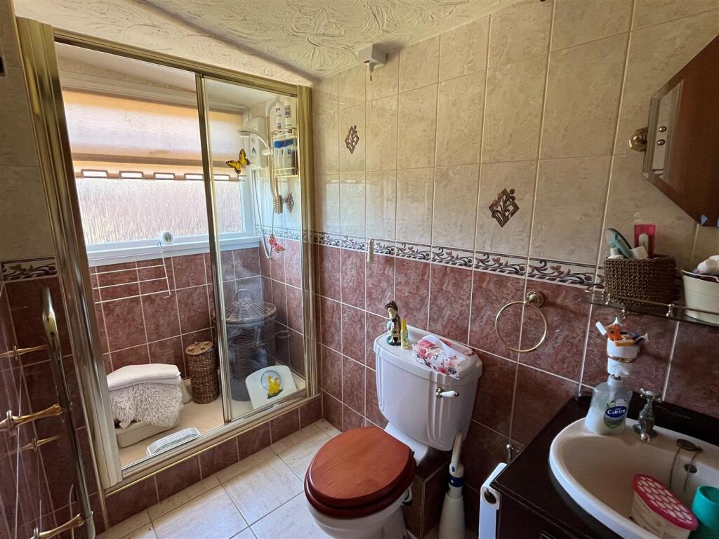 Shower Room.jpg