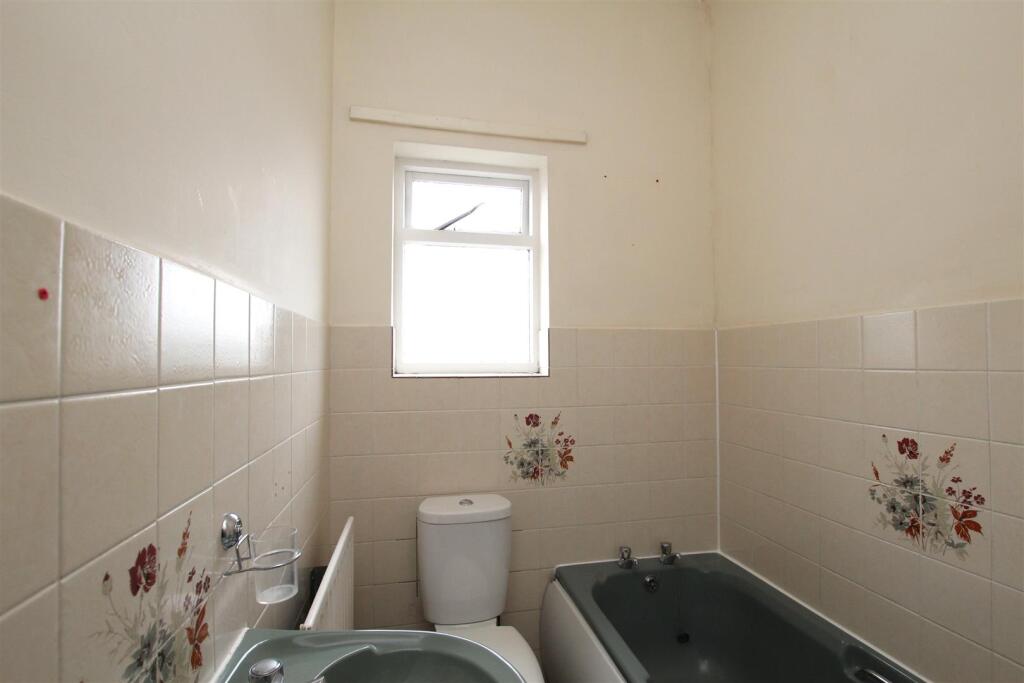 Chestnut House - Bathroom.JPG