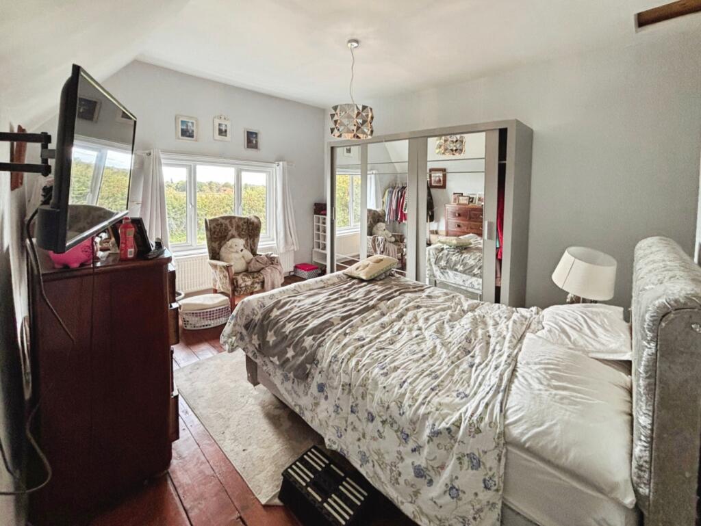pbox-bedroom-338184.jpeg