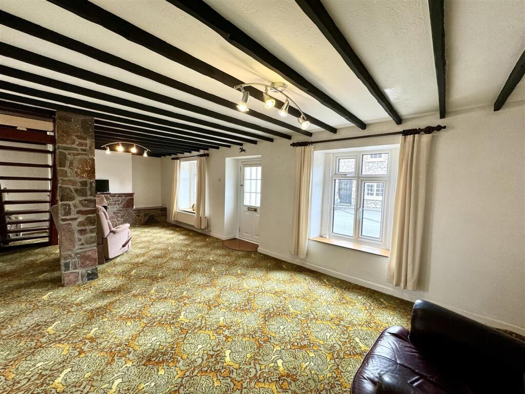 SITTING ROOM