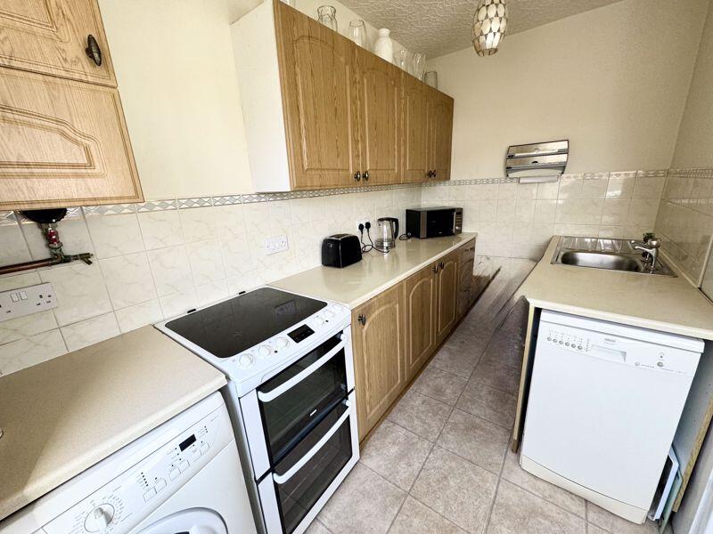L-Shaped Dining Kitchen