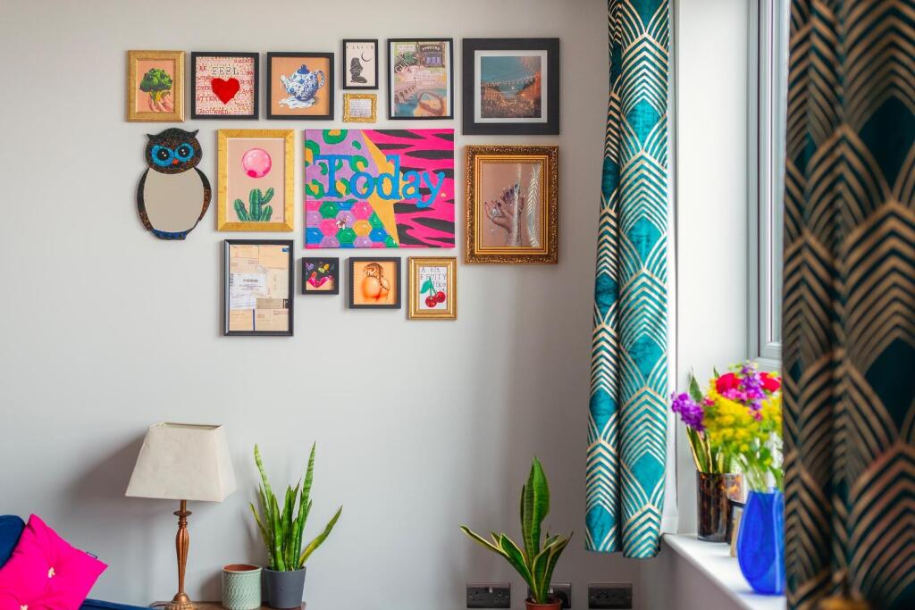 A11B1RTN - Living Room A.jpg