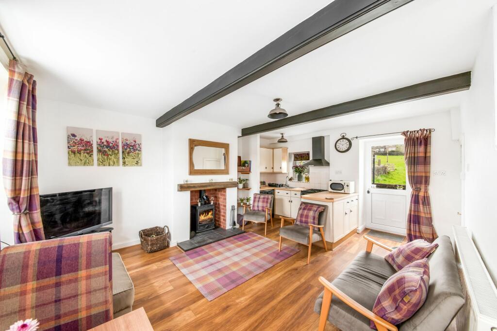 OPEN-PLAN LIVING DINING AND KITCHEN