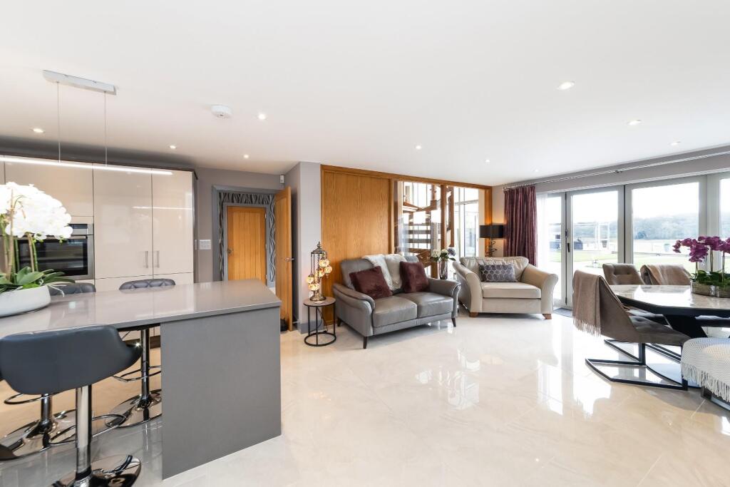 ENTERTAINING SPACE.jpg