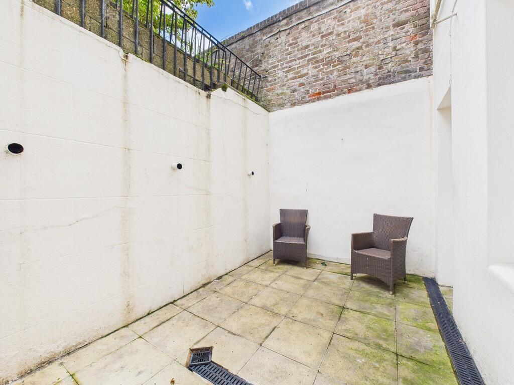 Courtyard garden