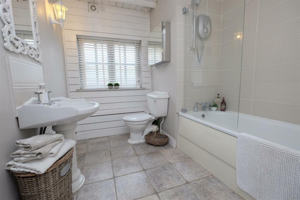 38 Middle Road, Kingswood, Bristol BS15 4XH House 