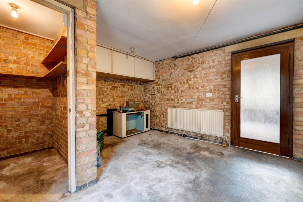 DE15 0PT 82aARE-011.jpg