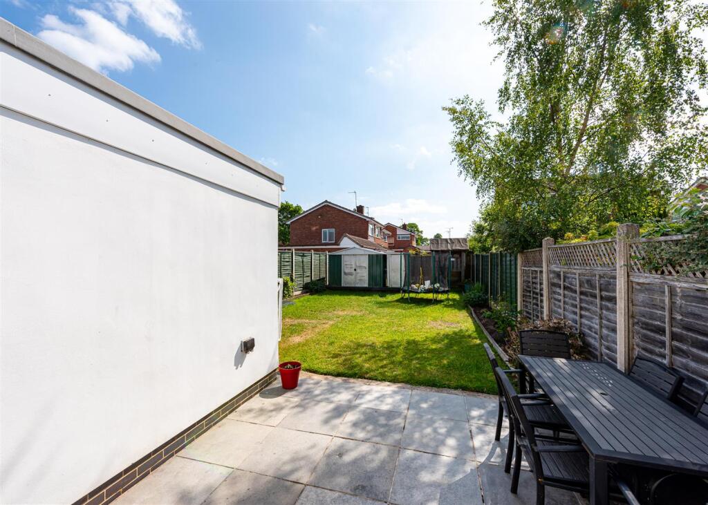 72 Chillington Drive-garden1.jpg