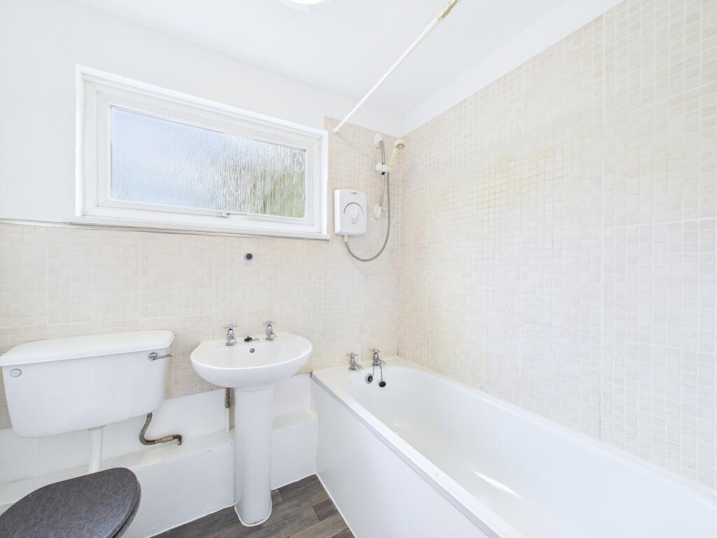 CAM01909G0-PR0406-STILL022