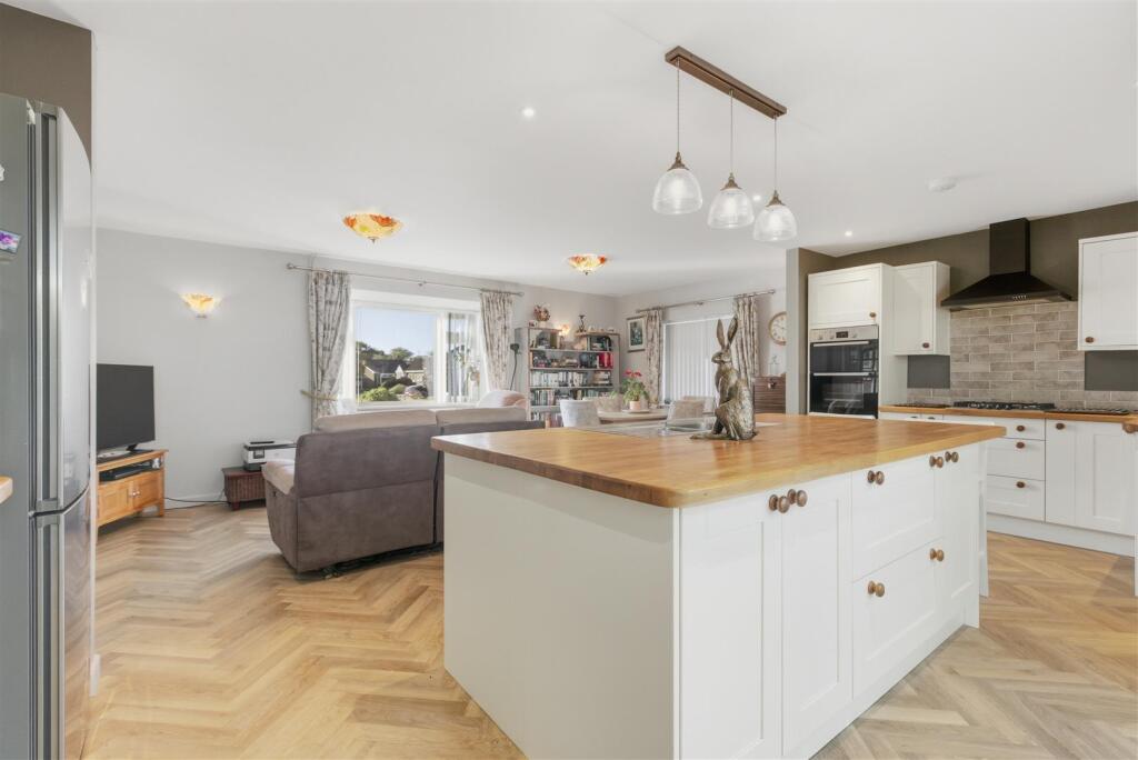 16 Kingfisher Crescent 9.jpg