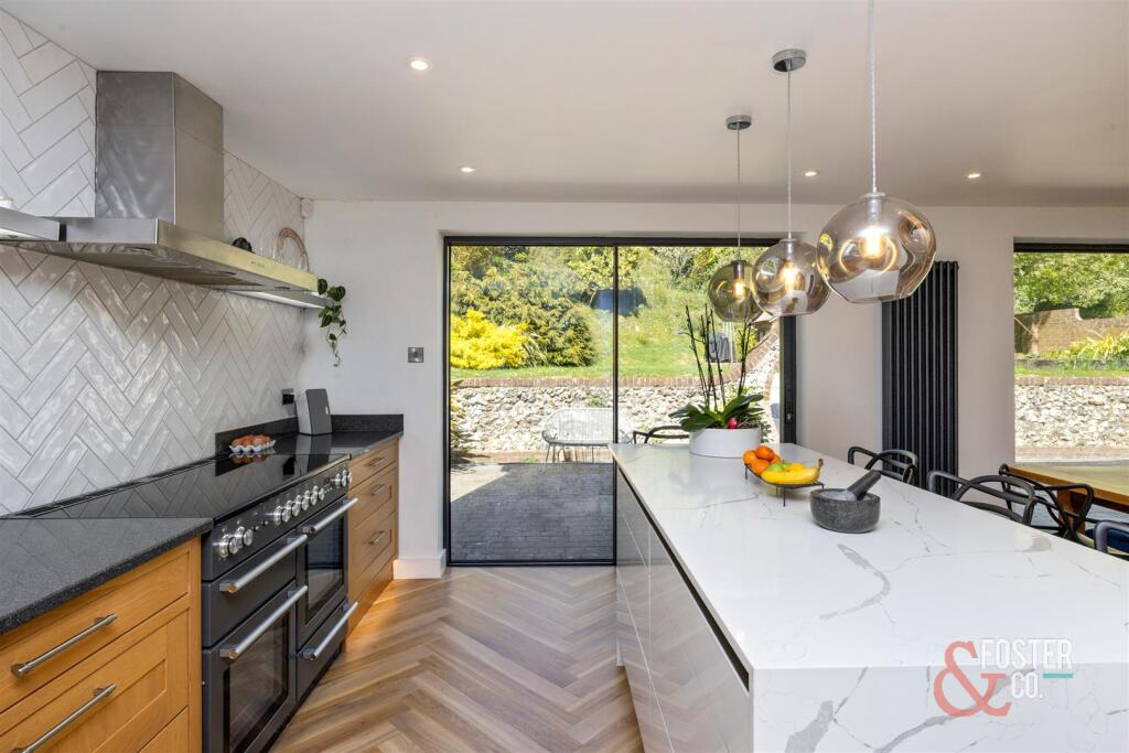 Honeysuckle Close, 1-017.JPG