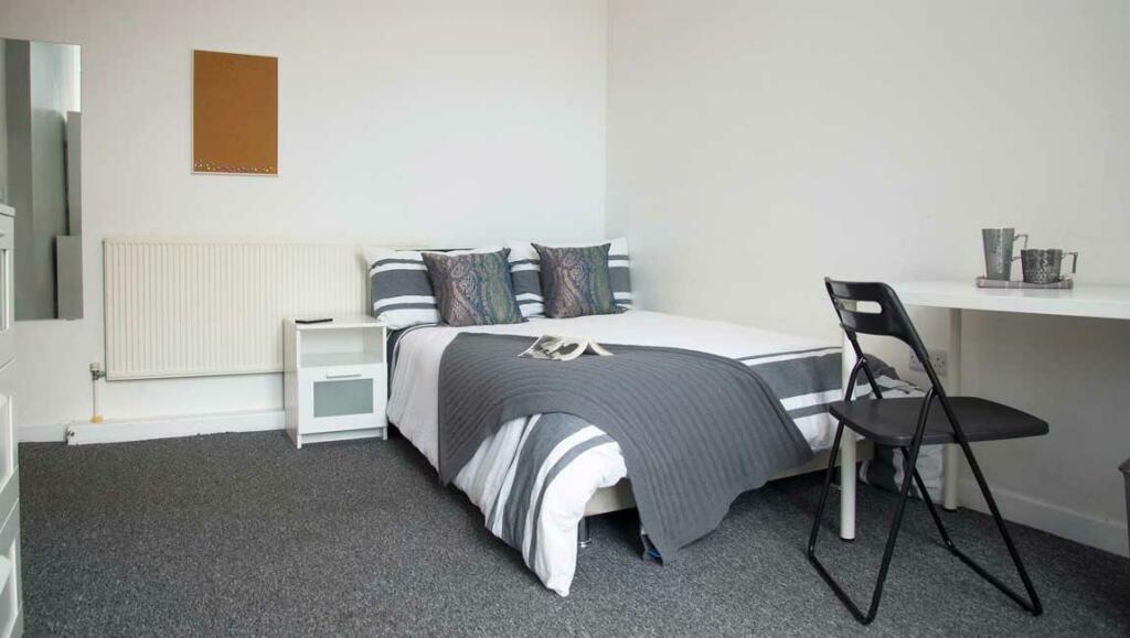 8-bed-student-house-britannia-road-north-1-portsmo