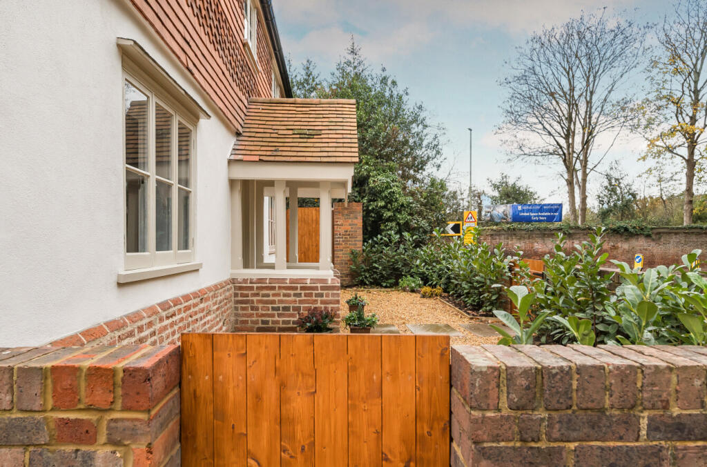 1377031-4-690e03f...