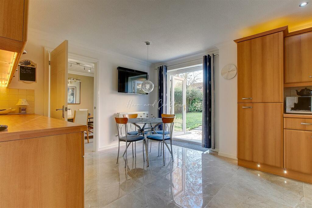 Ragnall Close, Thornhill, HernCrabtree (2).jpg