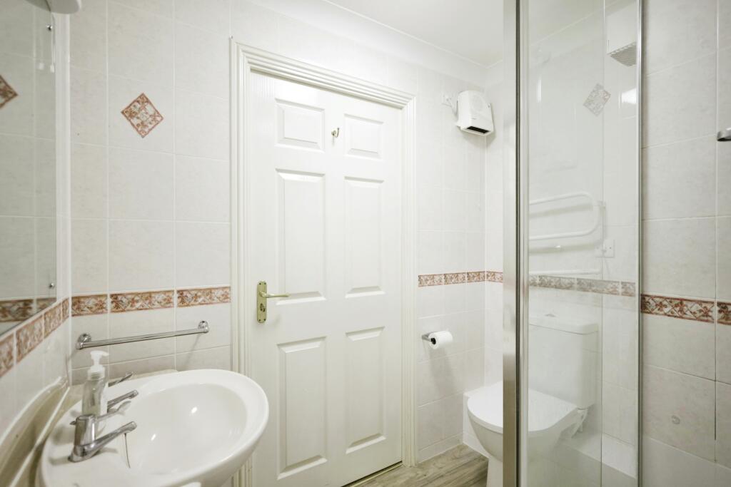 SHOWER ROOM