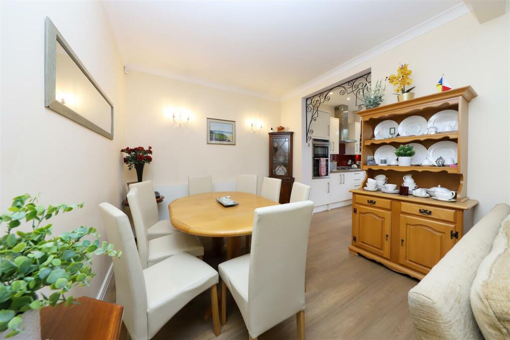 207 Eastcote Road (4) copy.jpg