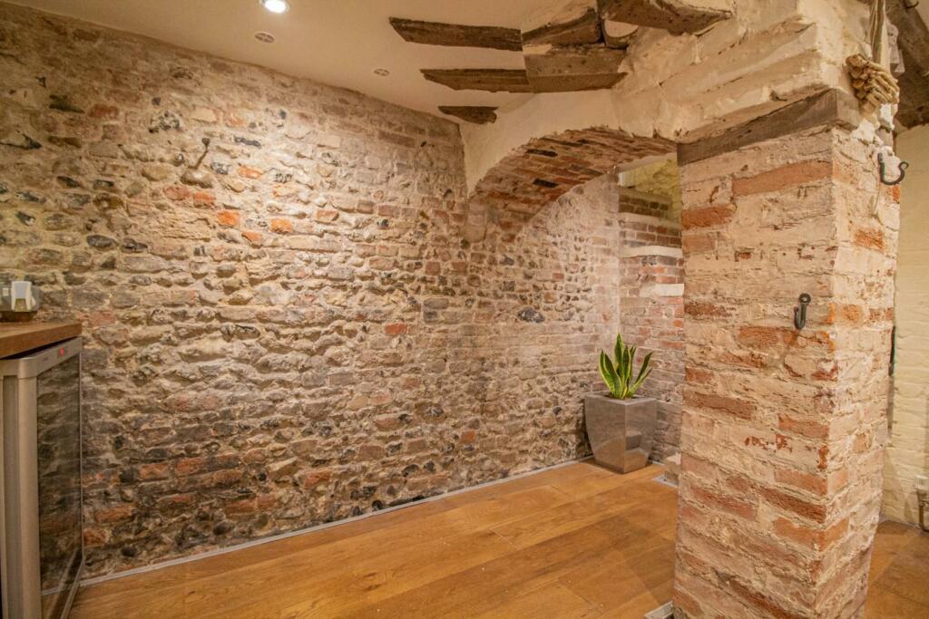 48 College Street [Cellar] 01.jpg