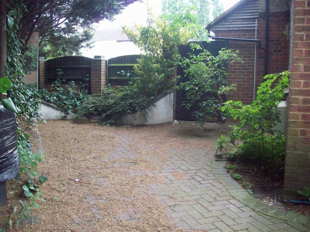 Garden / Driveway