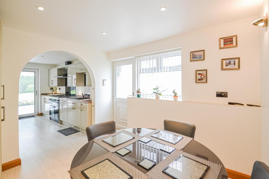 Dining Room &amp; Kitchen