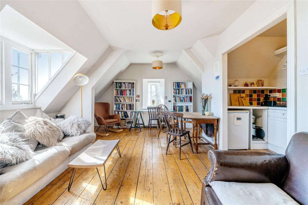 Sitting/Dining Room