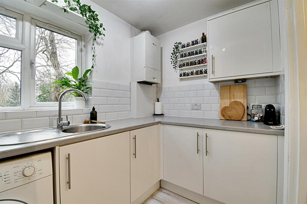 Kitchen 2.jpg