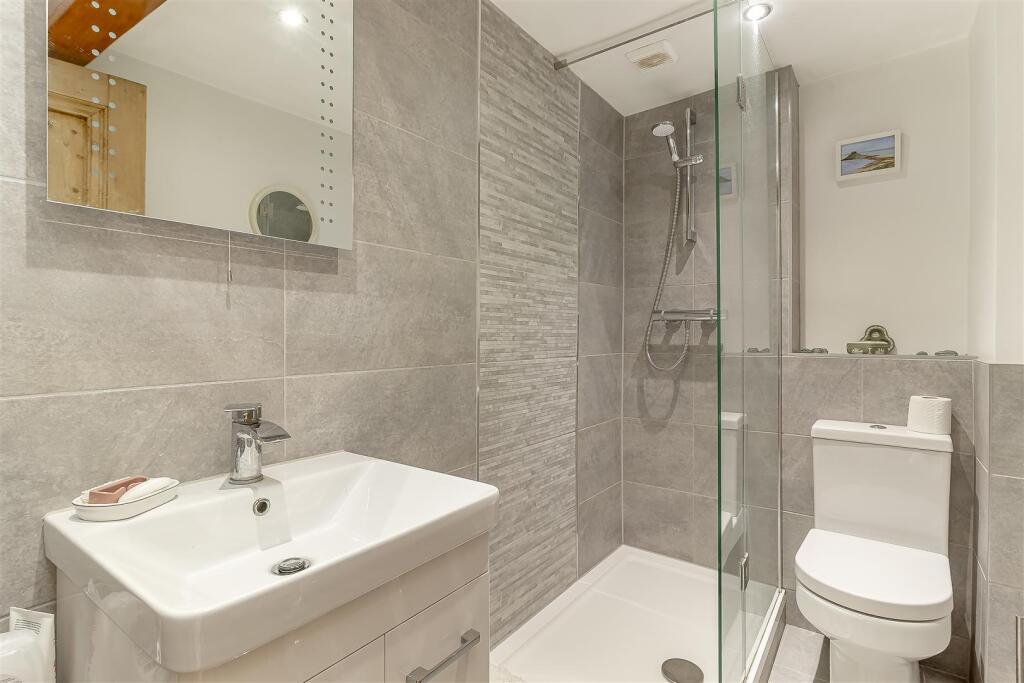 Shower Room.jpg