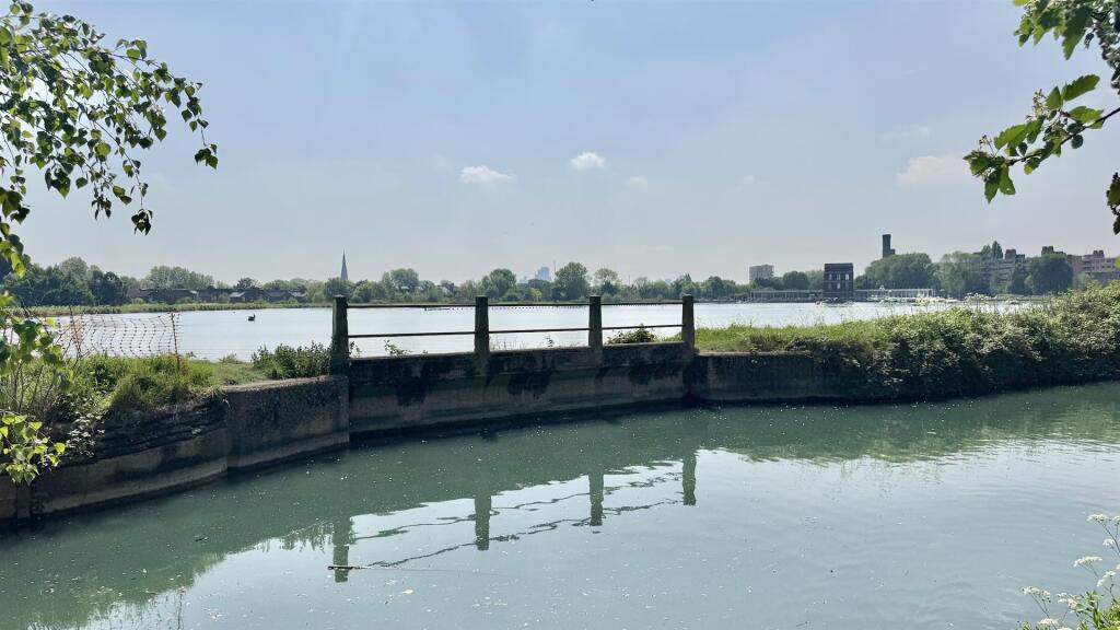 Sandpiper Building , N4