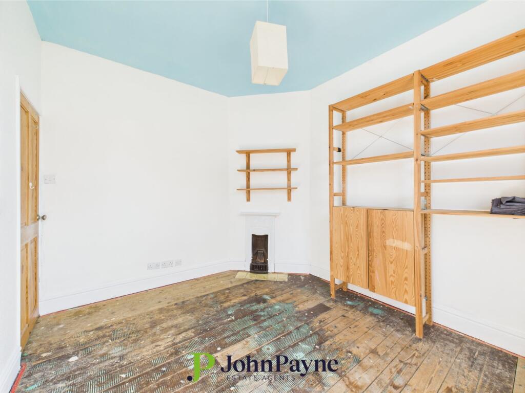 Bedroom (Rear)