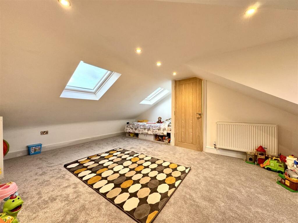 BEDROOM 4