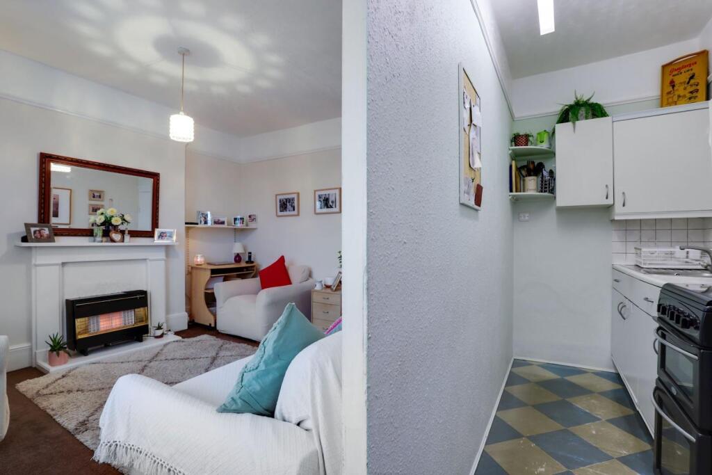 08-1ad2JHPropWpen - 9 Suffolk Road - 22-medium.jpg