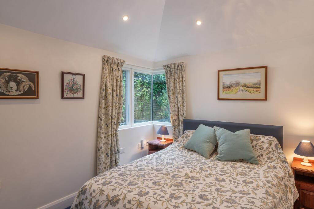 Bedroom 4, 2 Yorke Road, Dartmouth